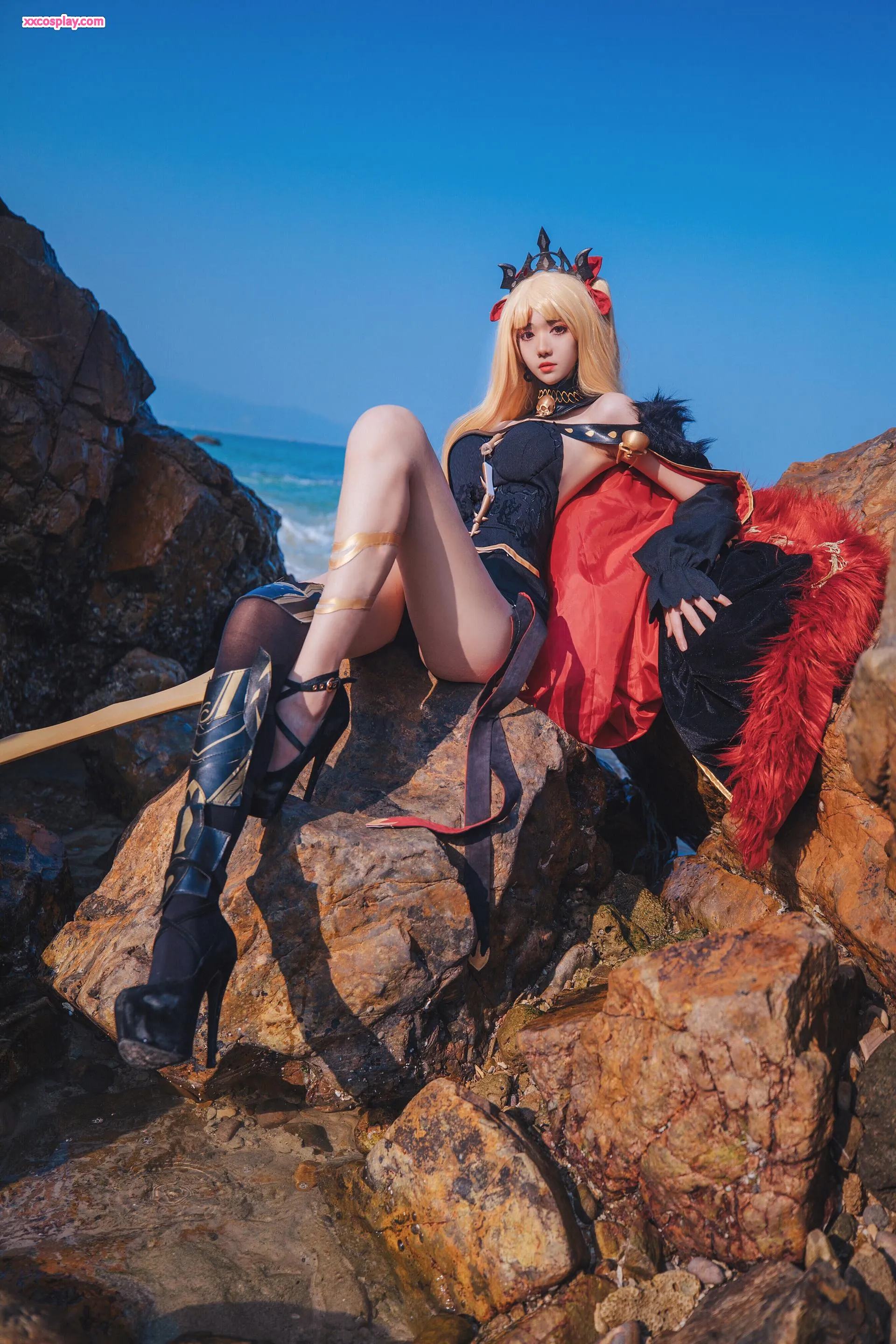 Nantao Momoko sebagai Jeanne d'Arc Alter